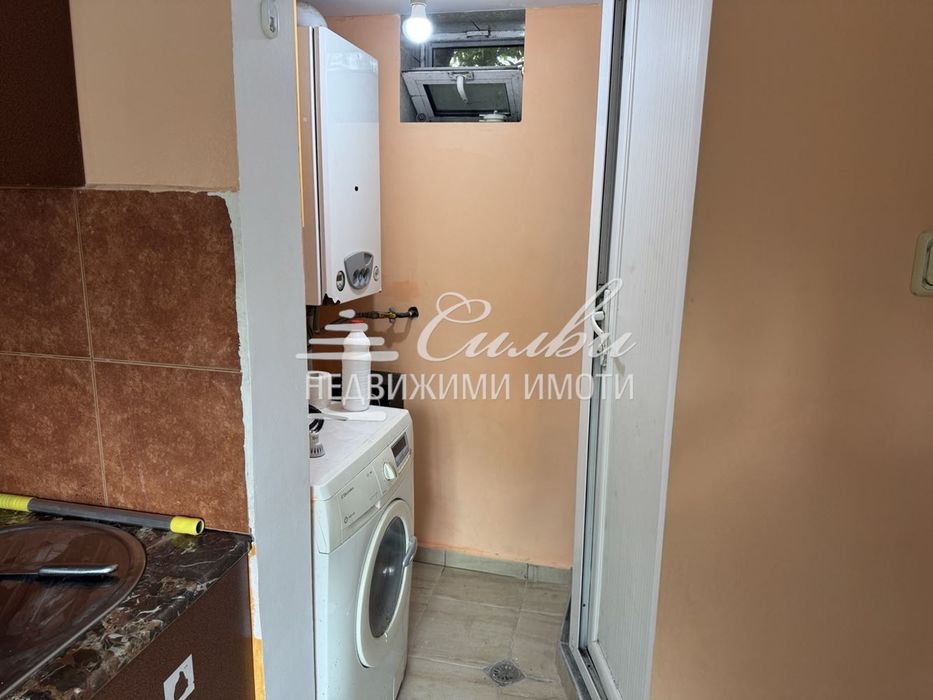 Самостоятелна тухлена КЪЩА на плоча - кв. Добруджански!