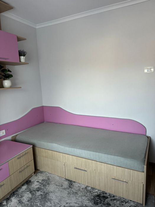 mobila de fete, pat cu saltea,birou și scaun