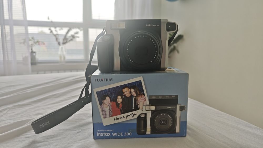 Продам Fujifilm Instax