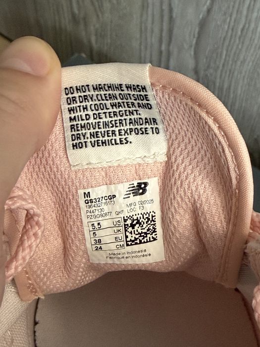 New Balance 327 roz cu logo alb marimea 38 noi originali