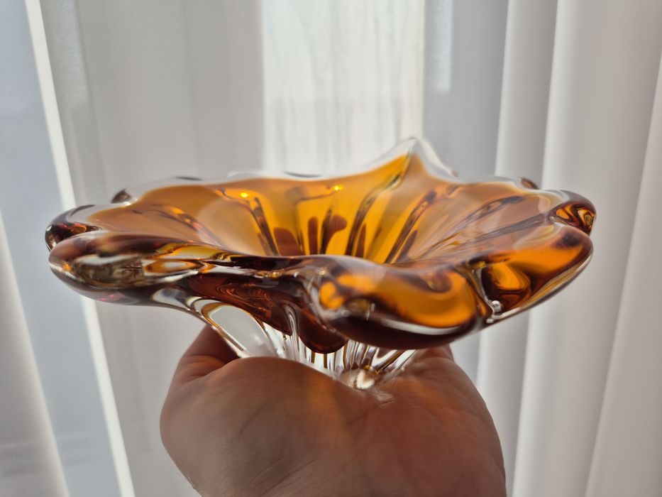 Vas decorativ din sticla