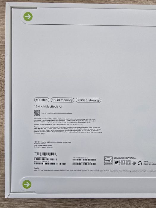 Лаптоп APPLE MacBook Air 13.6" (2025)Макбук.НОВ! НЕРАЗОПАКОВАН!