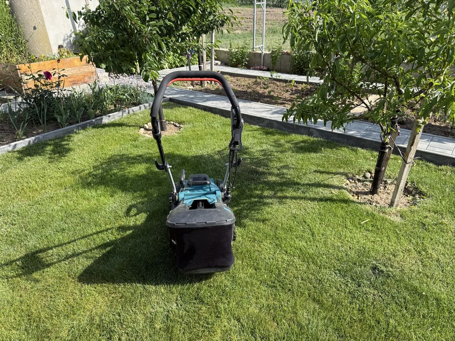 Masina tuns gazon / iarba Makita ELM 3720