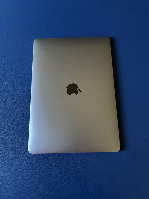 Macbook air 13    m1    2020 8 gb 256 gb