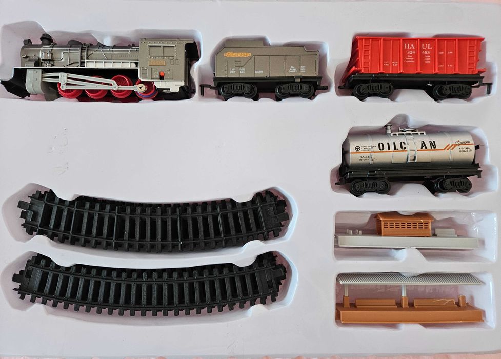 Влак с релси и товарни вагони