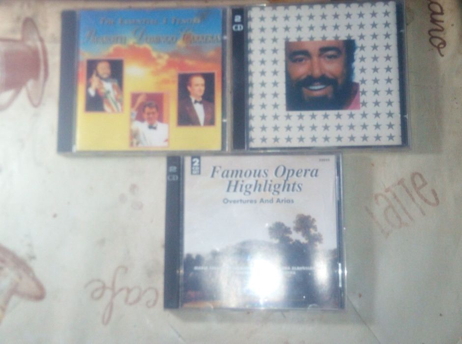 vând clăpari și masă de sticlă