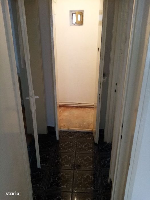Apartament 4 camere decomandat,Simeria- zonă centrală