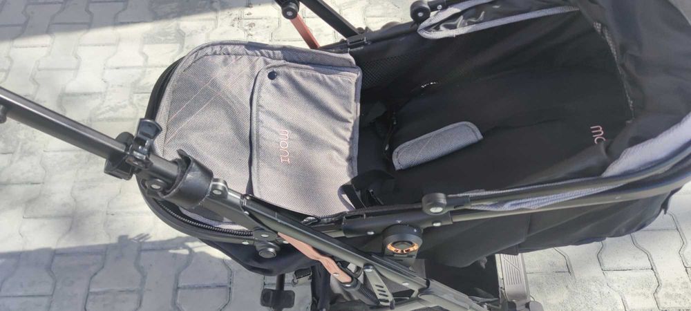 Две колички . И двете  5 пъти ползвани  3 в 1 и люлеещ шезлонг