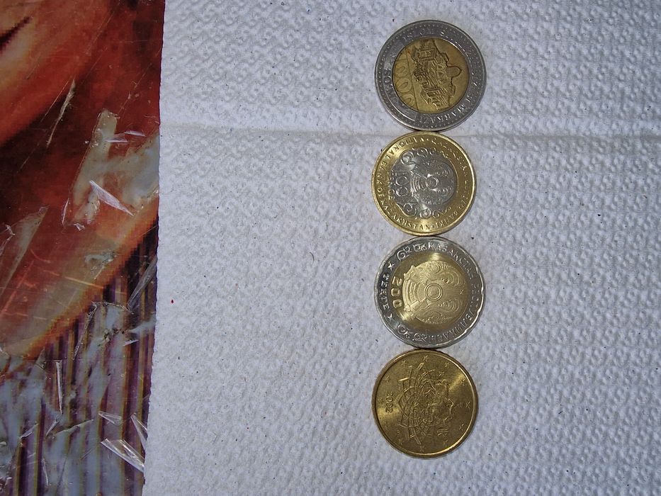 Монеты  продаются