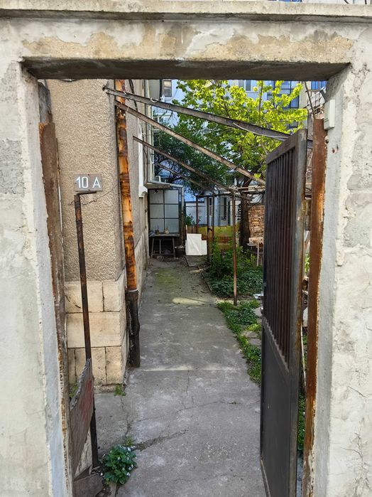 Дава се под наем Етаж от къща в Русе, Промишлена зона - Изток - 100 кв.м за 408 € - Снимка #1