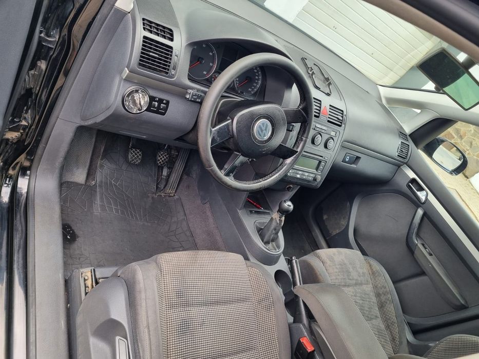 Volkswagen Touran diesel, 1.833 € — imagine 4