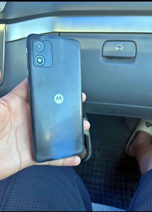 Vând Motorola e13 puțin fisurat