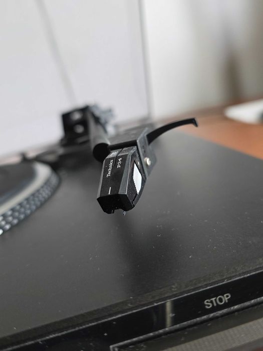Technics SL-BD22D pick-up vintage. estetic impecabil!! O mica problema la parghia de ridicare a bratului, dar functional!