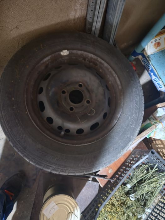 Jeante cu cauciucuri r13