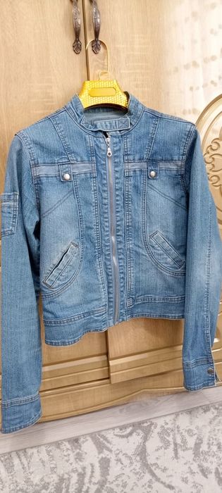 Женская джинсовая куртка фирмы Baccino