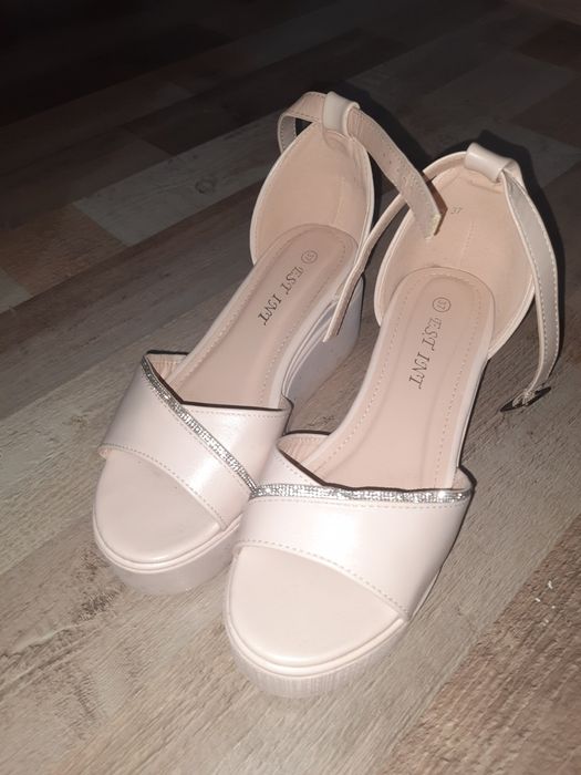 Pantofi eleganti crem cu platformă,marimea 37,purtati  o singură dată