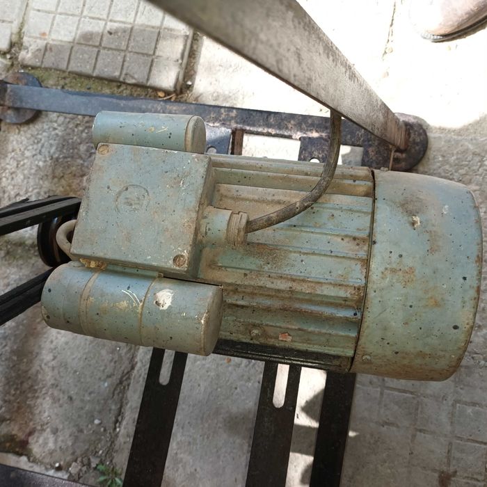 монофазен  ел мотор 2.2 киловата за фуражомелка .