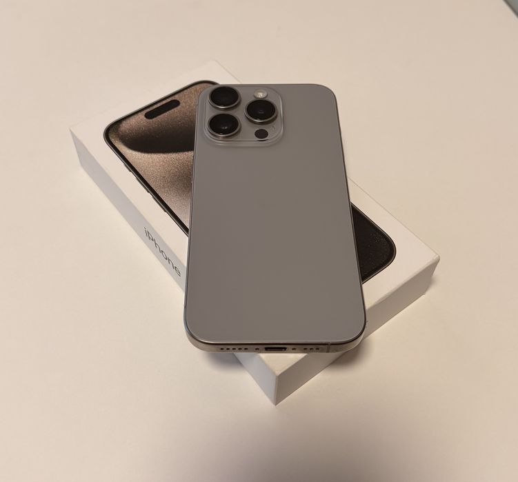 iPhone 15 Pro / Natural Titanium / Fara defect