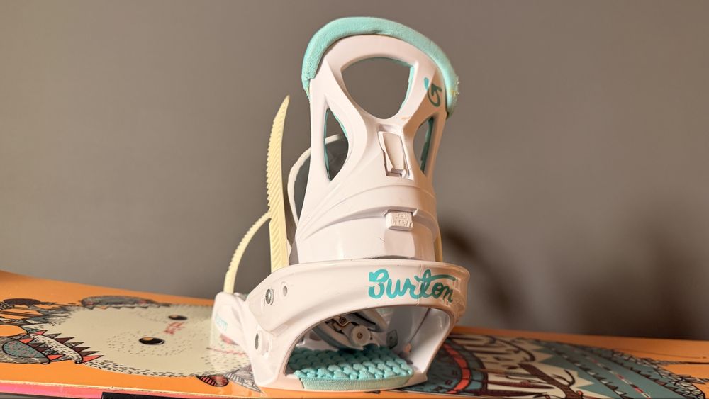 Snowboard Nikita Sideway Sista 148 + Legaturi Burton Stiletto L