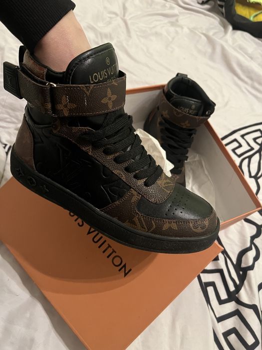 Продам кроссовки 37-38 размера,кожа