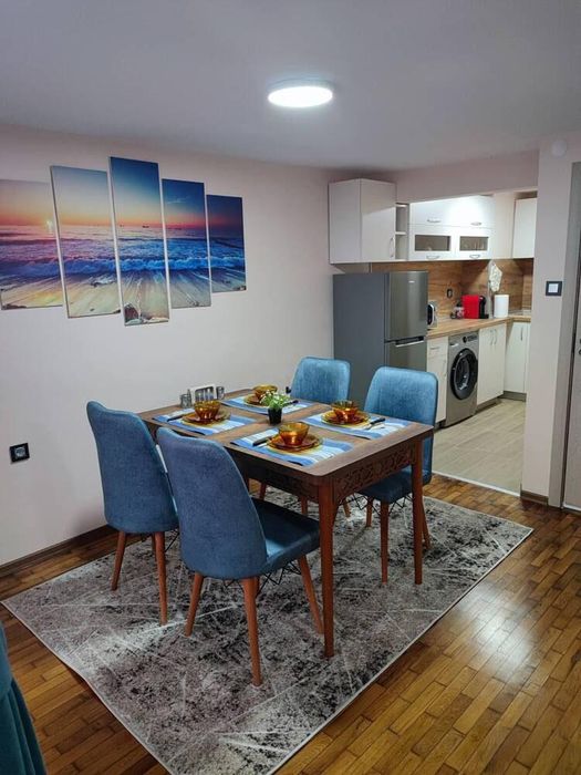 Дава се под наем Двустаен апартамент в Бургас, Център - 69 кв.м за 510 € - Снимка #1