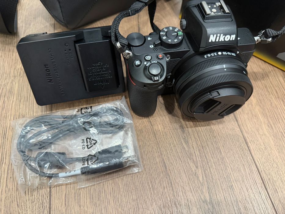 Aparat foto Nikon Z50 Kit DX 16-50  plus geanta