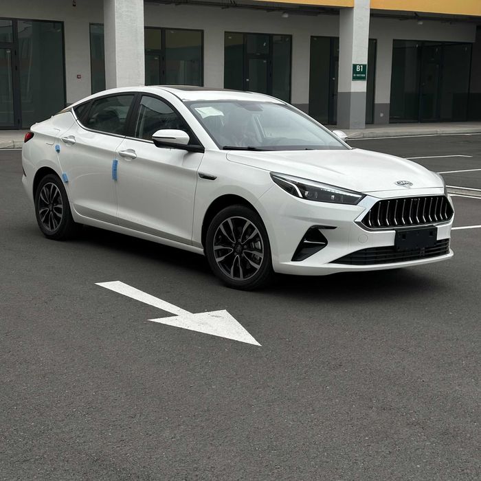 JAC J7 sedannIi udari