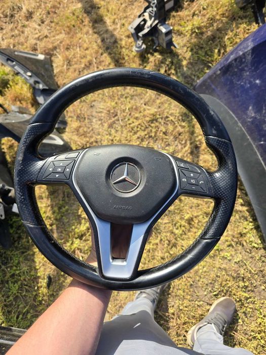 Волан за Mercedes със пера