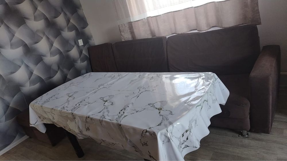 Продам стол, диван