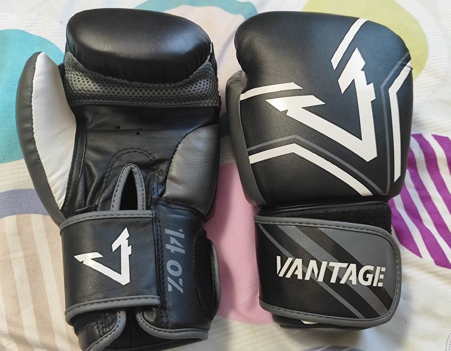 Mănuși de box Vantage Combat Training 14 oz, negre, cu husă, noi