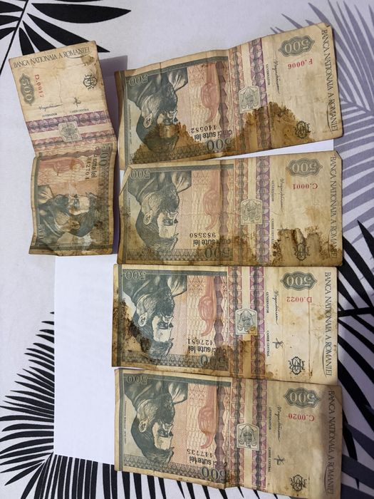 Vand bacnote si monede vechii pentru colectionarii
