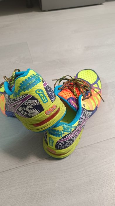 Vând încălțăminte sport