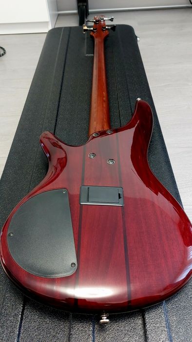 Bass Ibanez SR-700