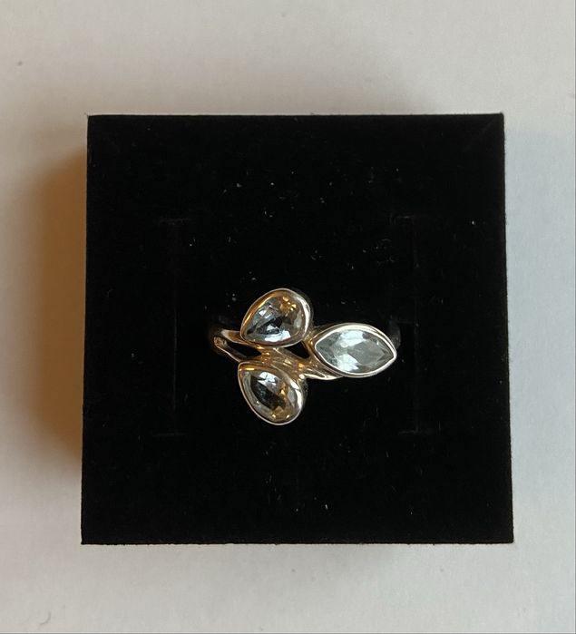 Inel din argint cu topaz albastru