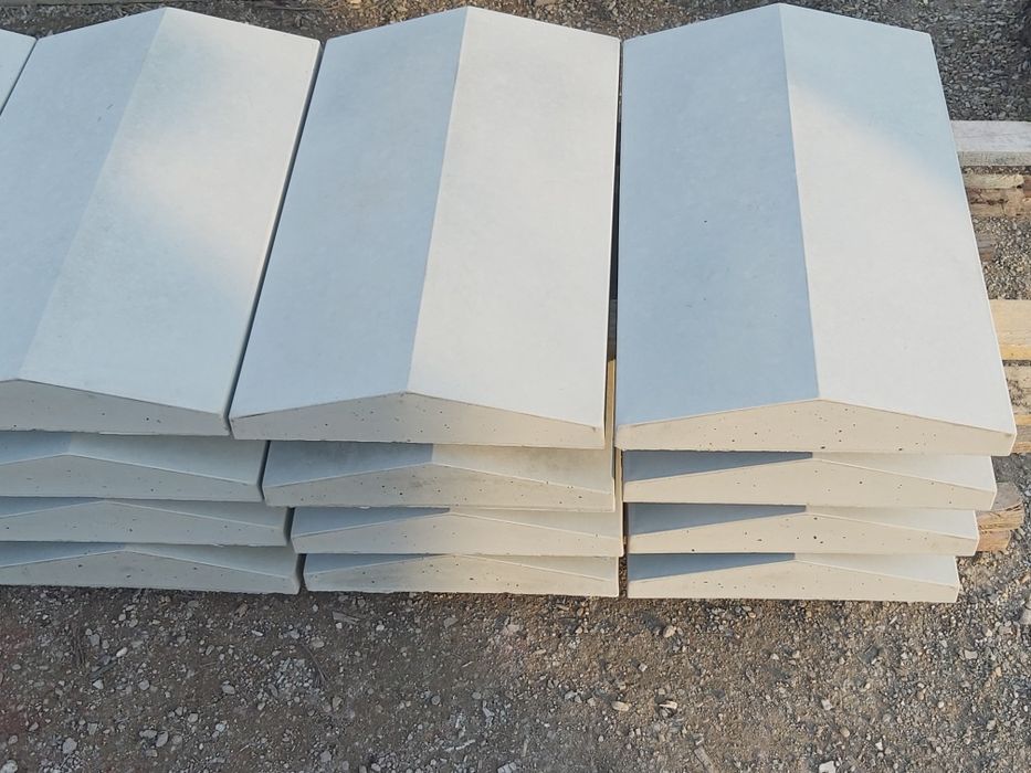 Capace și pălării pentru gard.