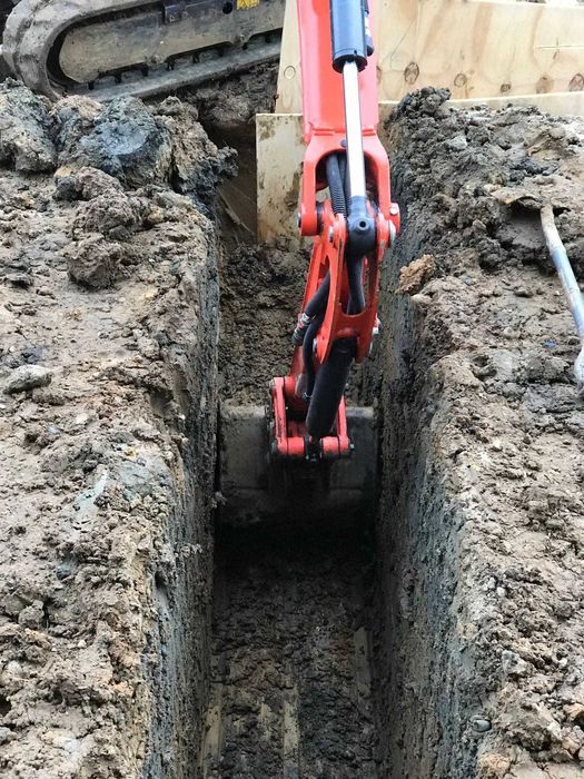 Miniexcavator excavator buldoexcavator Bobcat inchirieri utilaje mini