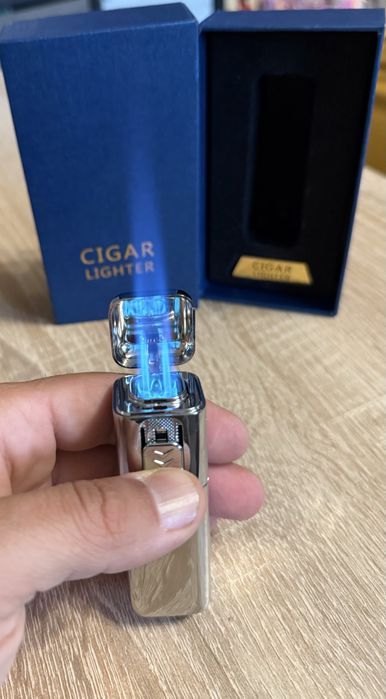 Газова ветроупорна метална запалка, за подарък.