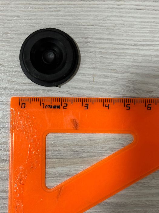 Резиновая заглушка заднего дворника 2114