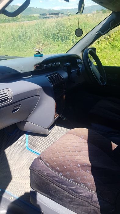 Автомобиль Toyota Noah