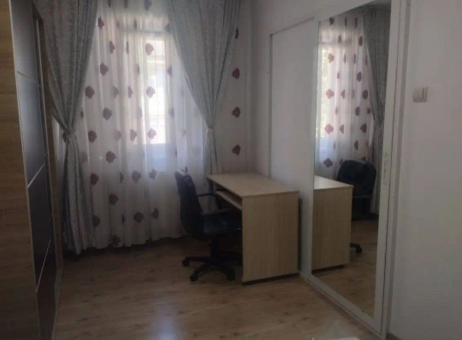 Închiriez apartament