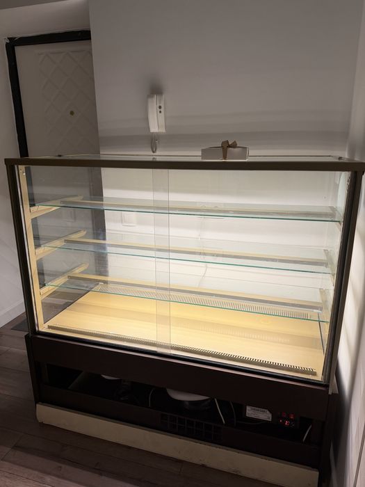 Продам холодильник витрина БУ