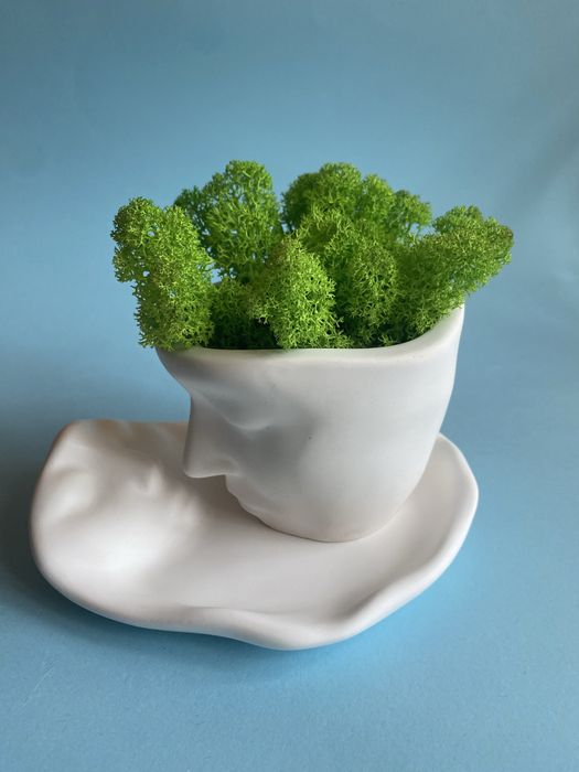 Керамична ваза със сапунени цветя и скандинавски мъх