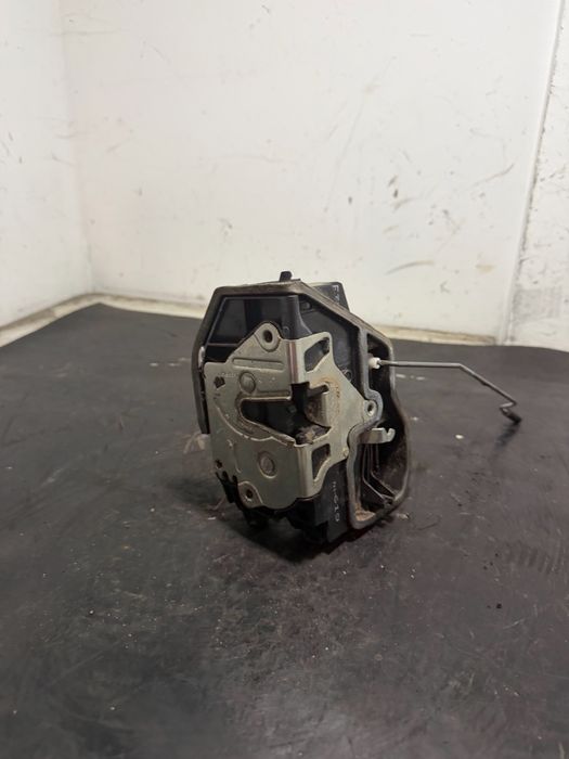 Broasca usa stanga fata BMW Seria 5 E60 E61 Broasca usa stanga fata BMW Seria 3 E90 E91 E92 Broasca usa stanga fata BMW X5 E70 | 7154619