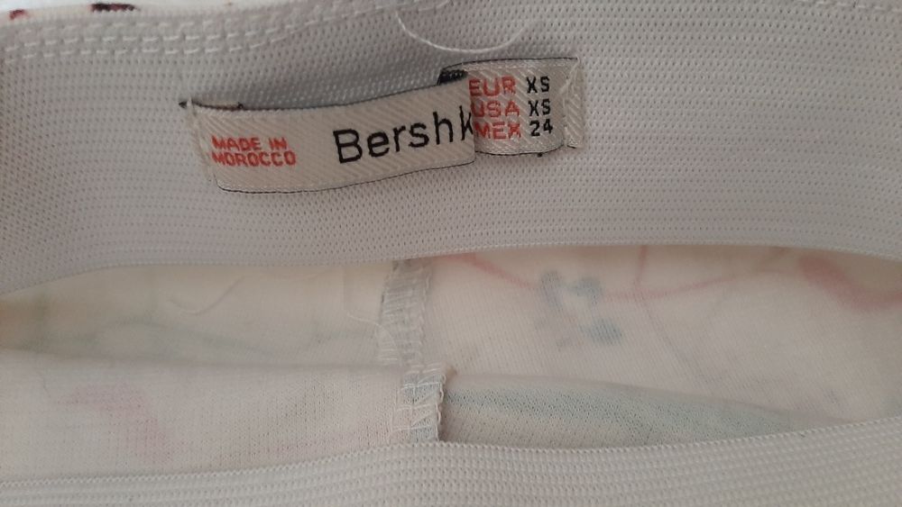 Fusta Bershka marimea XS  stare foarte buna
