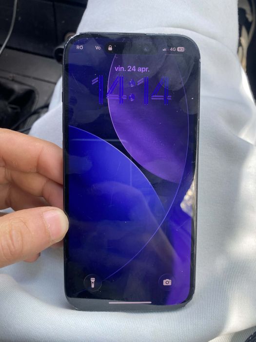 Vand iphone 15 96% baterie functioneaza perfect