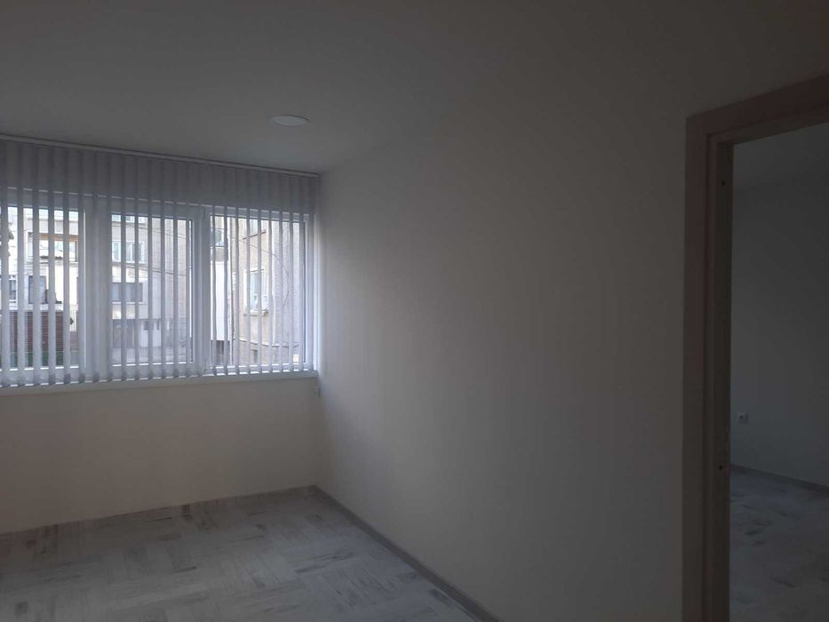 Дава се под наем Офис в Шумен, Добруджански - 37 кв.м за 280.5 € - Снимка #9