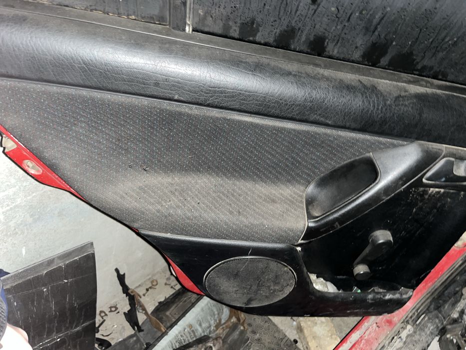 продам дверные карты на гольф 3