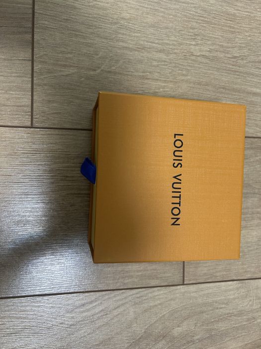 vand curele luxury lv