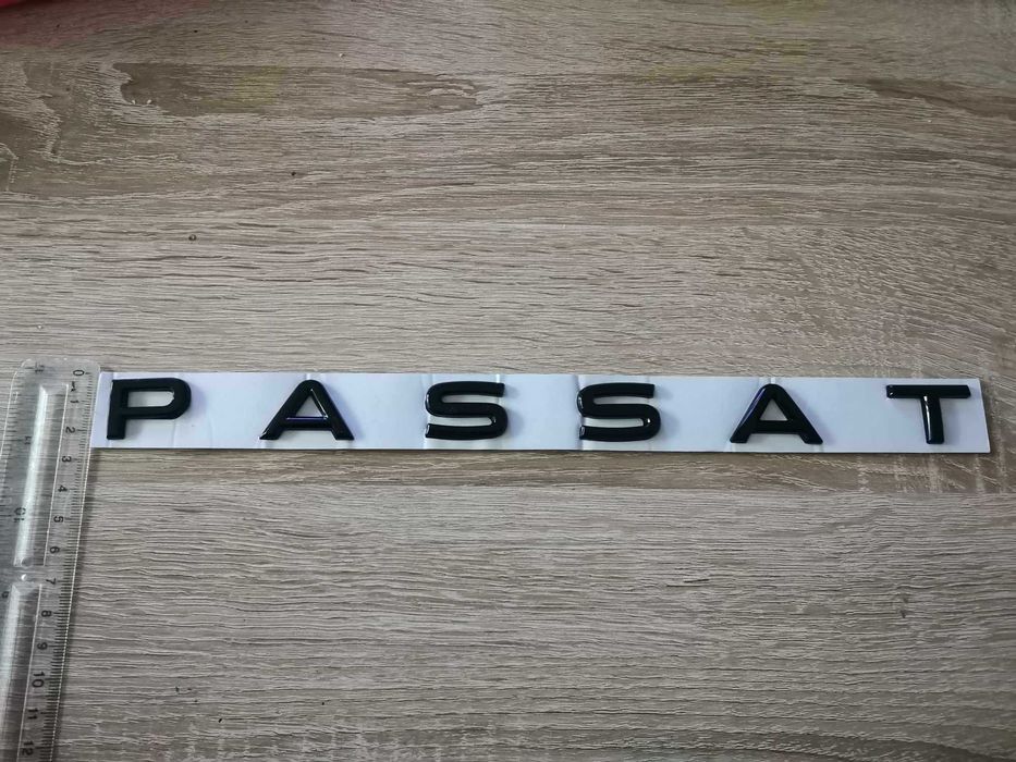 черен надпис Volkswagen Passat нов шрифт