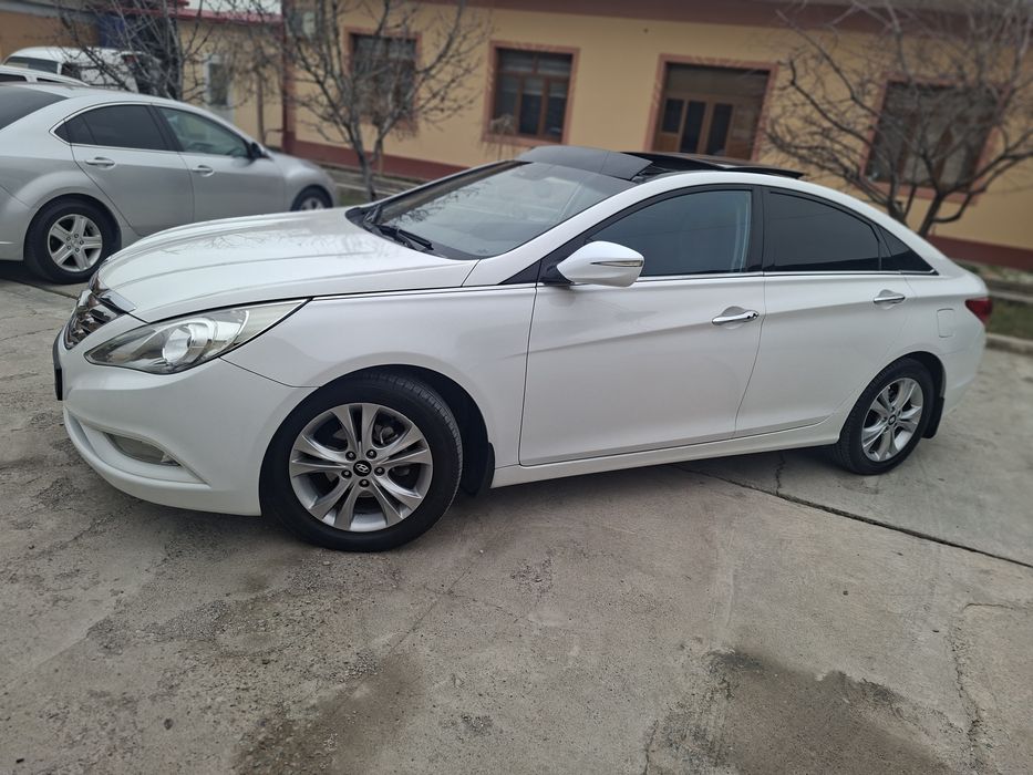 Hyundai srochna sotiladi